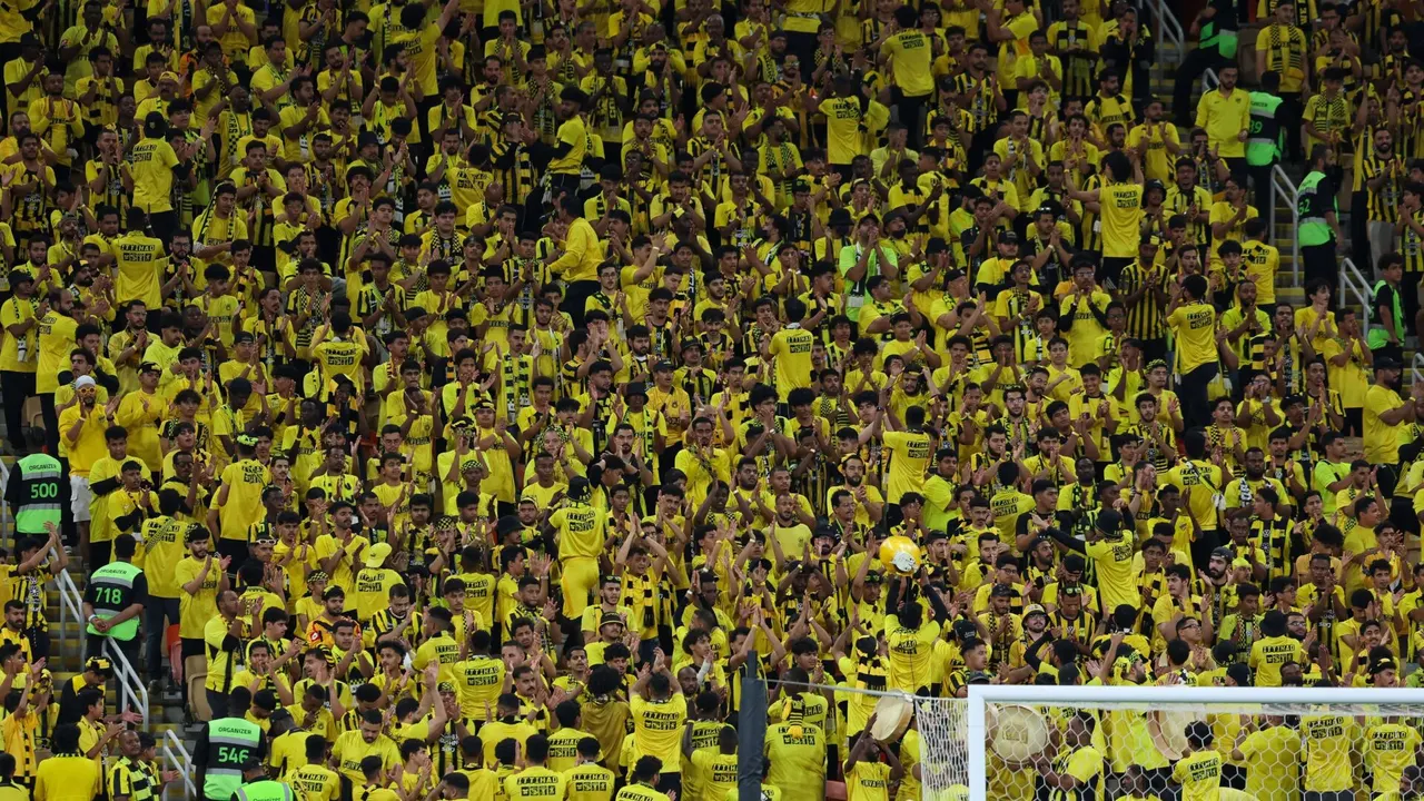 ما القنوات الناقلة لمباراة الاتحاد والنجمة في دوري روشن السعودي 2025-2026؟ وكيف تشاهدها عبر الإنترنت؟